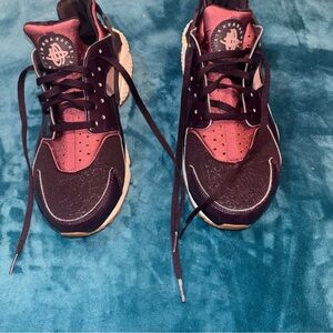 Nike Women’s Burgundy and Black Athletic Sneakers